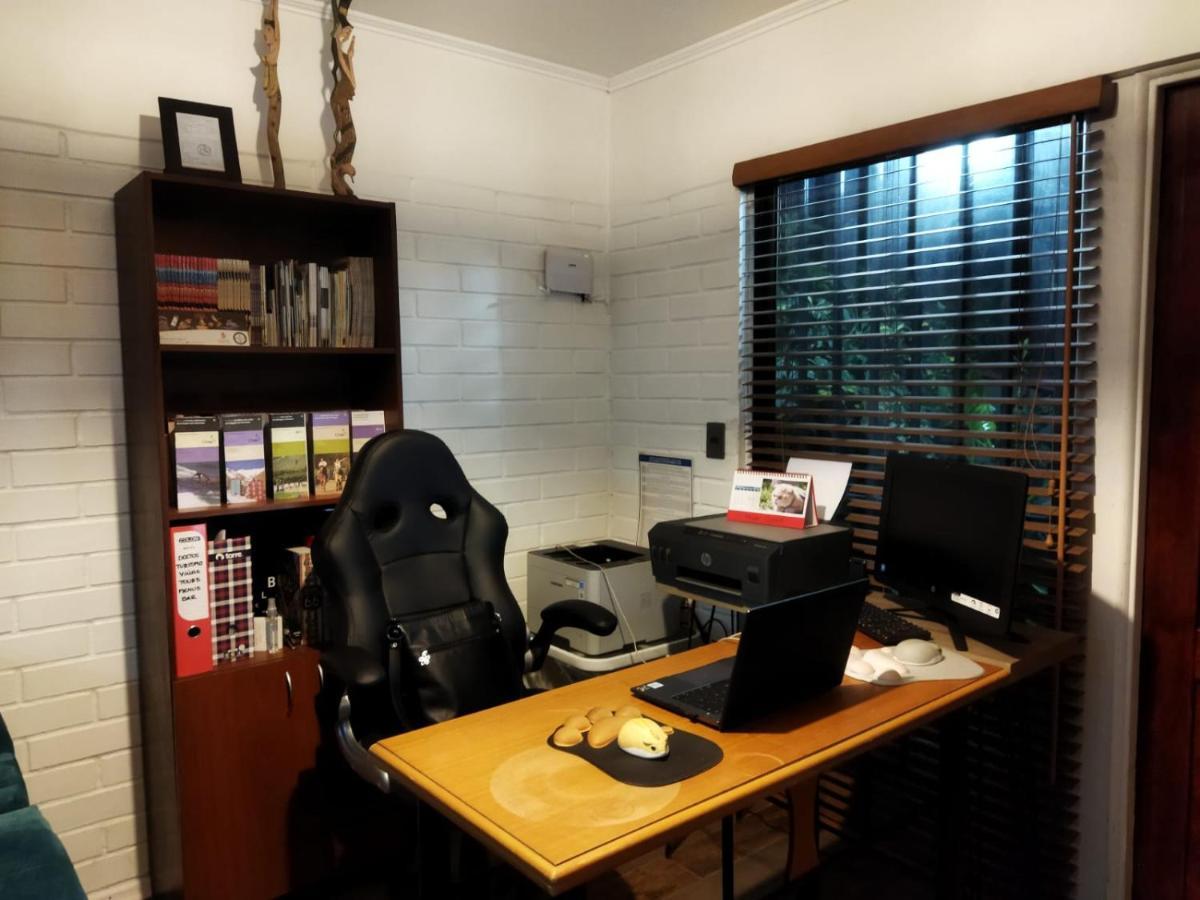 سانتا كروز Casa Roble Anejo Bed & Breakfast المظهر الخارجي الصورة