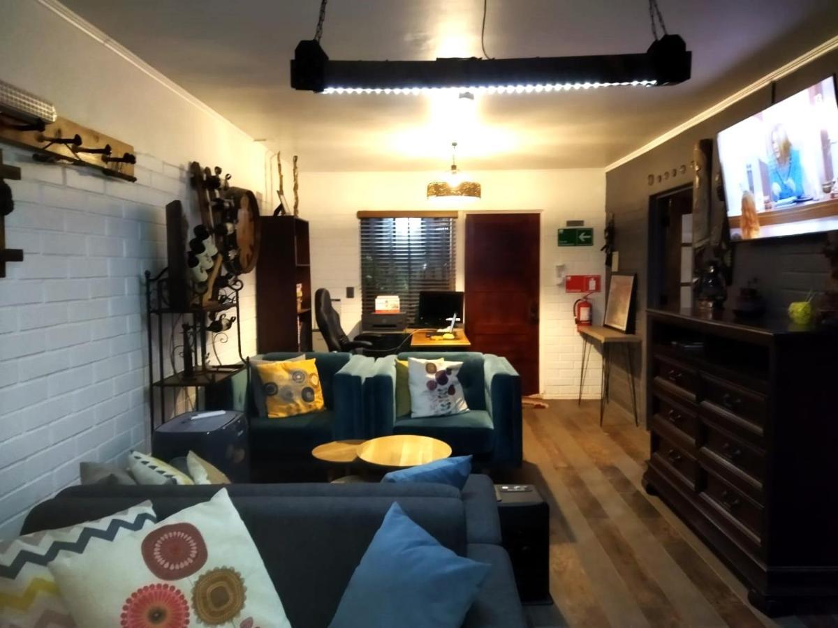 سانتا كروز Casa Roble Anejo Bed & Breakfast المظهر الخارجي الصورة